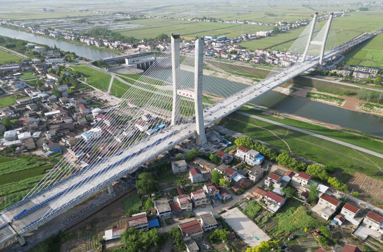 建设投资集团（原路桥集团）G347安九二期杨湾河特大桥。。。。。。。皇家国际供图